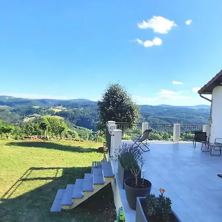 Semesterbostad Domaine Prive Dans Les Bois Salettes (Haute-Loire)